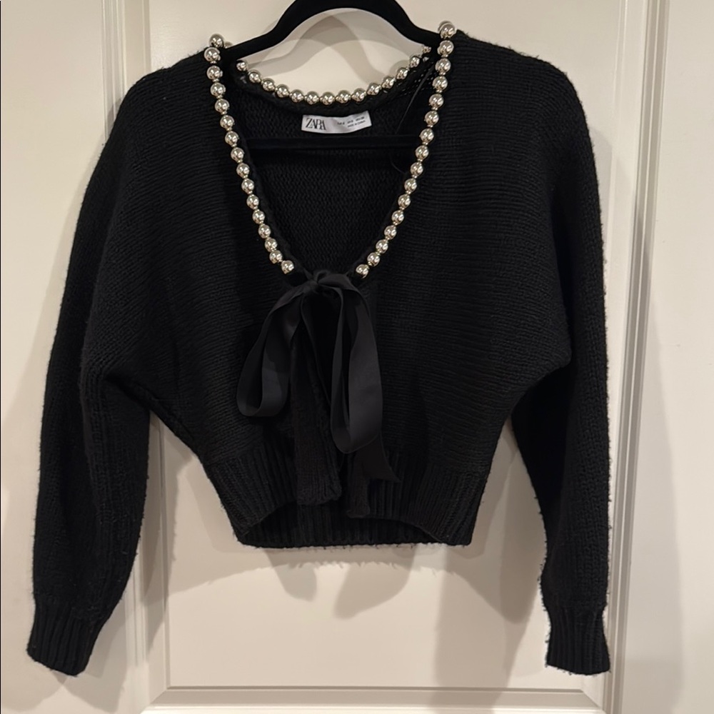 Zara Black V-Neck Sweater with Elegant Detailing